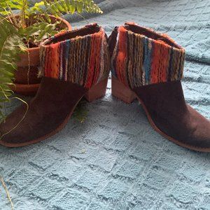 Toms Leila Suede & Yarn Chocolate Boho Booties